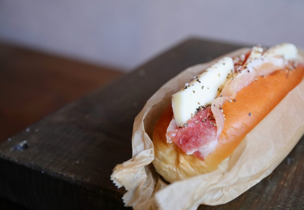 黒にんにくガーリックサンド